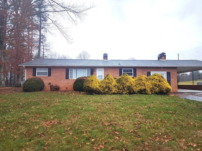 831 Siloam Rd in Mount Airy, NC - Building Photo - Building Photo