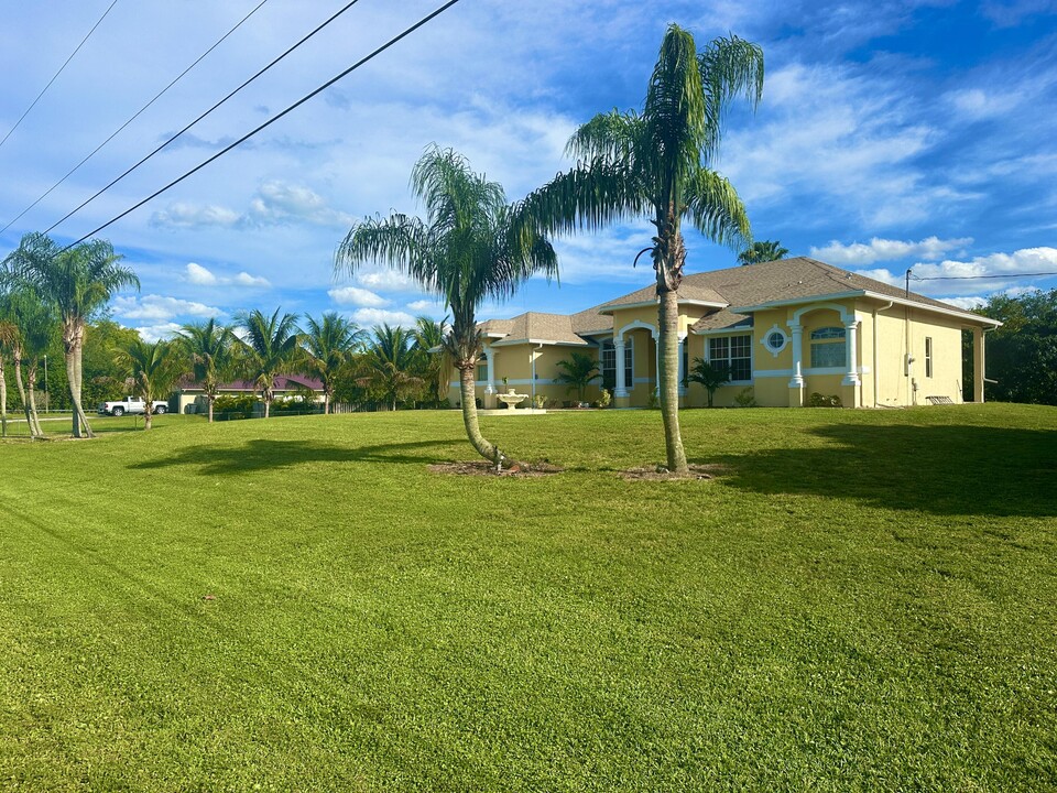 17466 38th Ln N in Loxahatchee, FL - Building Photo