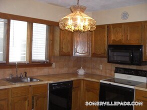 26 Adrian St in Somerville, MA - Foto de edificio - Building Photo