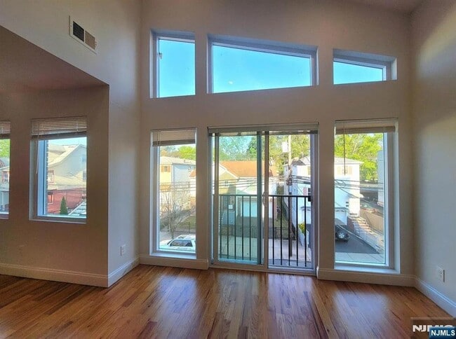 129 Brookdale Ave, Unit 2 in Newark, NJ - Building Photo - Building Photo