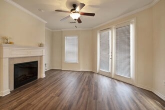 Venue at Hometown in North Richland Hills, TX - Foto de edificio - Building Photo