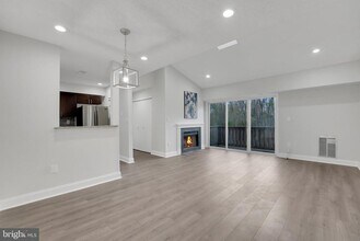 1104 Aspen Dr in Plainsboro, NJ - Building Photo - Building Photo