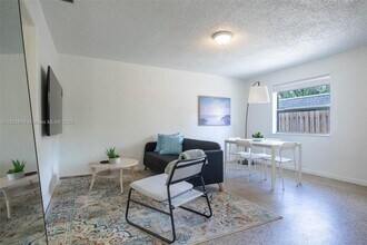 605 SW 14th Terrace in Fort Lauderdale, FL - Building Photo - Building Photo