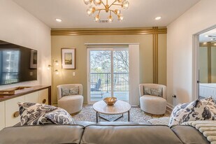 525 Parkway Dr NE in Atlanta, GA - Building Photo