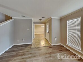 2124 Glenn Ln in Glenn Heights, TX - Foto de edificio - Building Photo