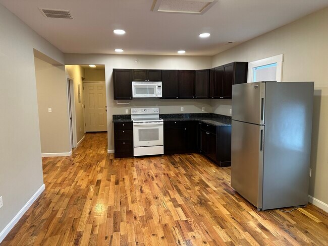 38 Columbia St, Unit 3 in Worcester, MA - Building Photo - Building Photo
