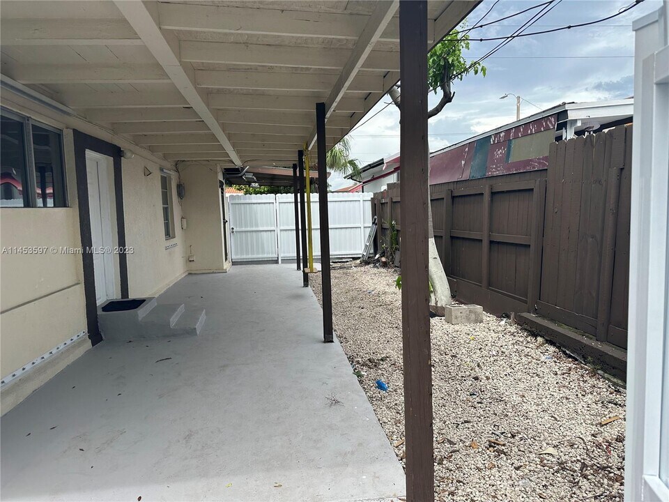 4763 NW 3rd St-Unit -1A Right Side in Miami, FL - Building Photo