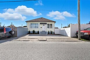 134 Flint Ave in Cranston, RI - Building Photo