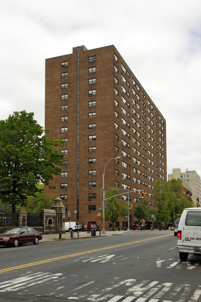 Dunwell Plaza in New York, NY - Building Photo - Building Photo