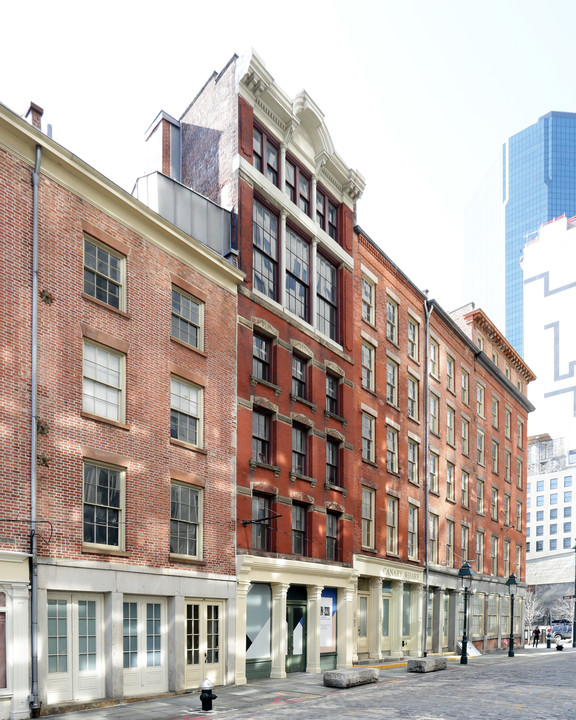 193 Front St in New York, NY - Building Photo