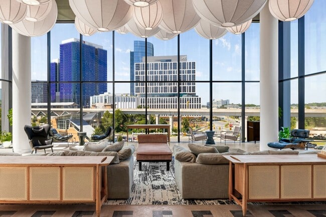 Heming in McLean, VA - Foto de edificio - Building Photo