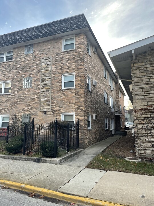 205 Circle Ave in Forest Park, IL - Foto de edificio