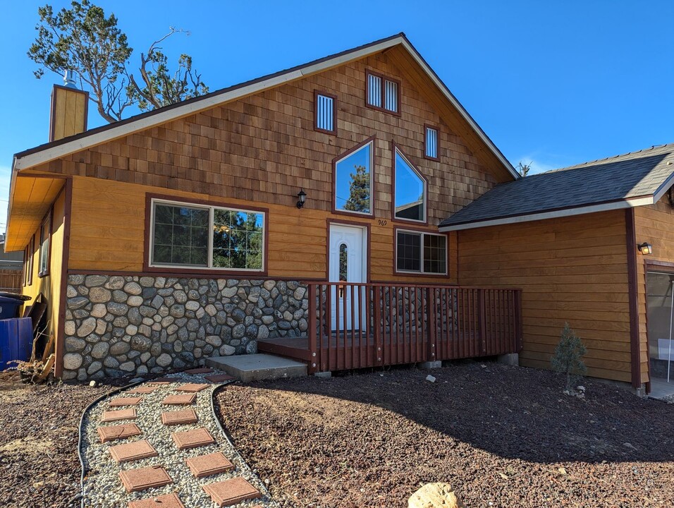 969 Hemlock Ln in Big Bear, CA - Building Photo