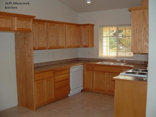 2639 SW Allen Creek Rd in Grants Pass, OR - Building Photo - Building Photo