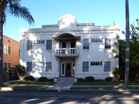 323 Hermosa Ave. in Long Beach, CA - Foto de edificio - Building Photo