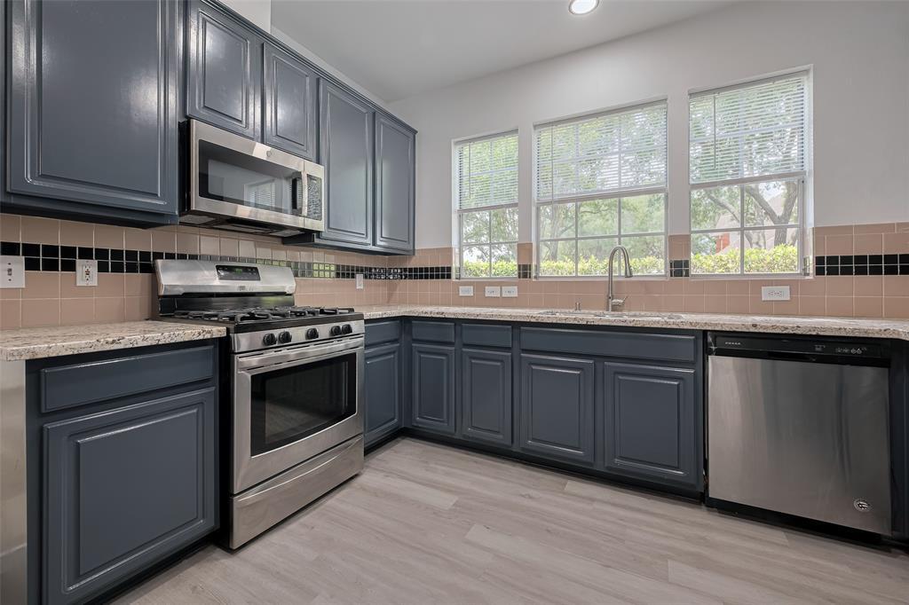 4160 Greystone Way in Sugar Land, TX - Building Photo