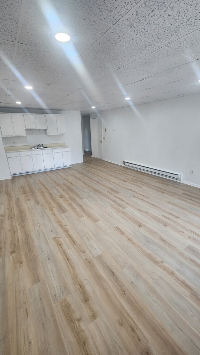 38 W Main St, Unit Upper