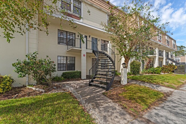 609 Village Cir N in Orlando, FL - Building Photo - Building Photo