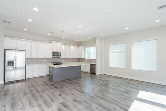 3344 Pinemont Dr in Houston, TX - Building Photo - Building Photo