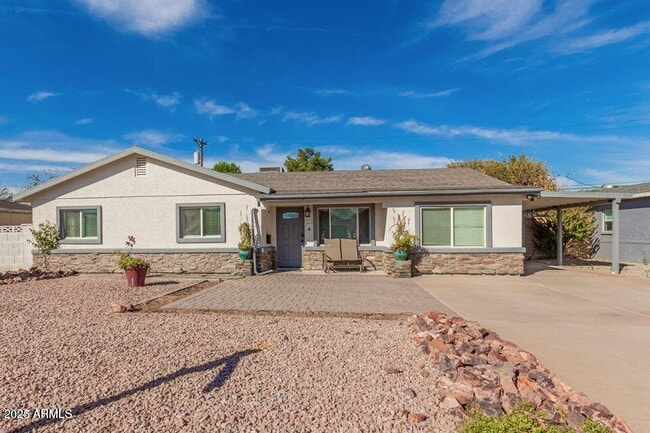 property at 2518 E Campbell Ave