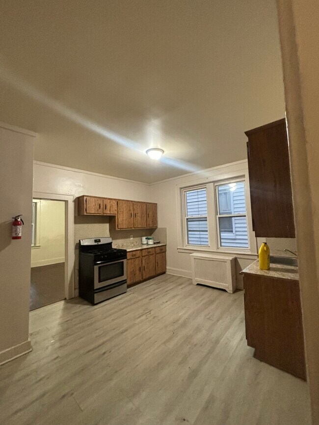 1480 Clinton Ave, Unit 2R in Irvington, NJ - Building Photo - Building Photo
