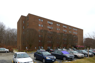 Chimney Hill Apartments in Cumberland, RI - Building Photo - Building Photo