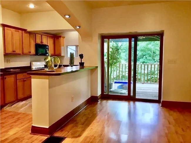 property at 3145 Brackenridge St