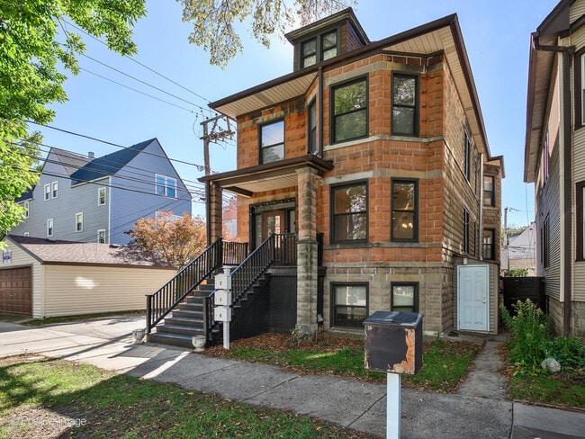 property at 2415 W Warner Ave