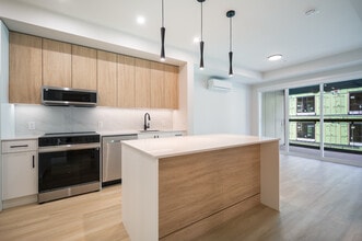 34395 Gladys Ave in Abbotsford, BC - Foto de edificio - Building Photo