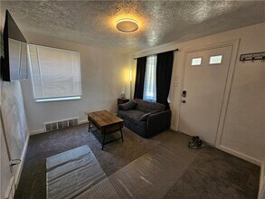 4205 Stanton Ave in Pittsburgh, PA - Building Photo - Building Photo