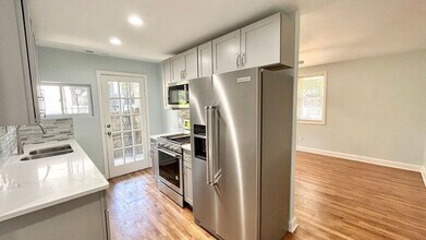 238 Sterling St in Decatur, GA - Building Photo - Building Photo