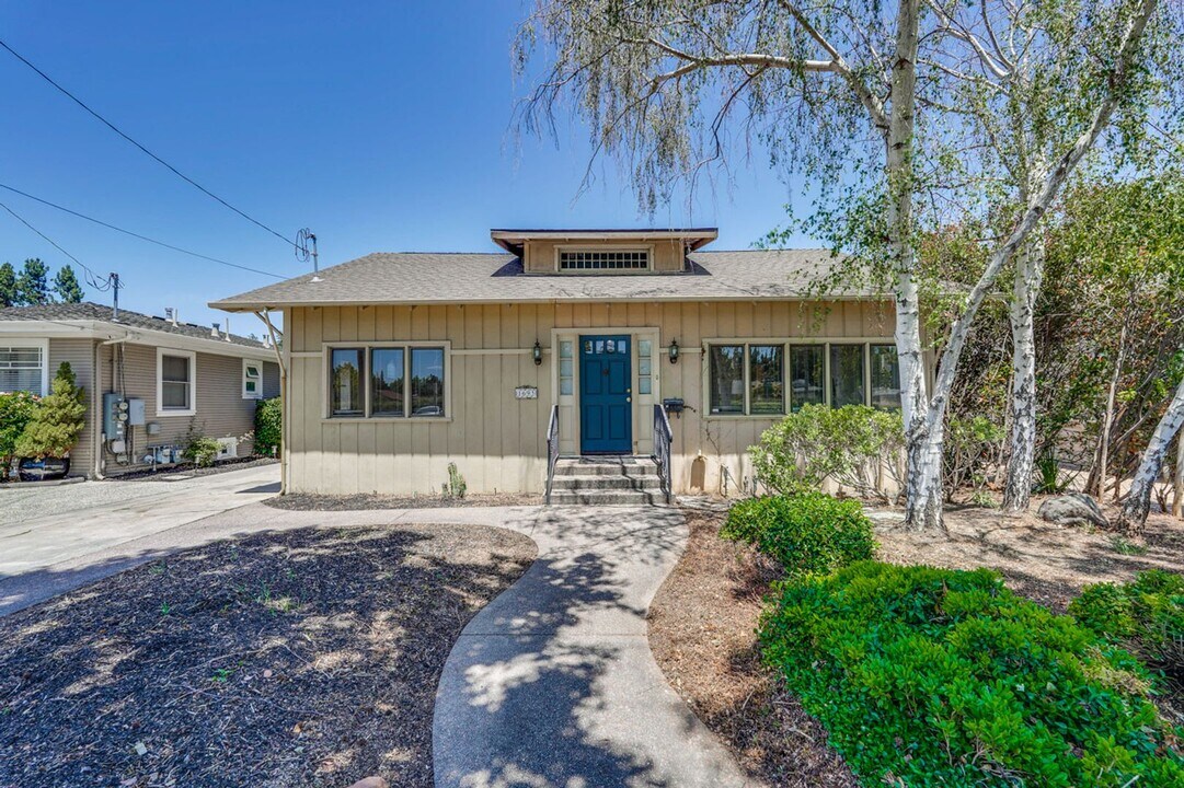 1695 Lexington St in Santa Clara, CA - Building Photo