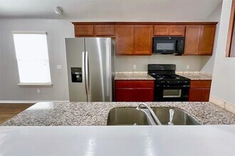 621 Christian Ln in Yukon, OK - Building Photo - Building Photo