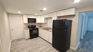 737 Baker Ave in Jacksonville, FL - Building Photo - Building Photo