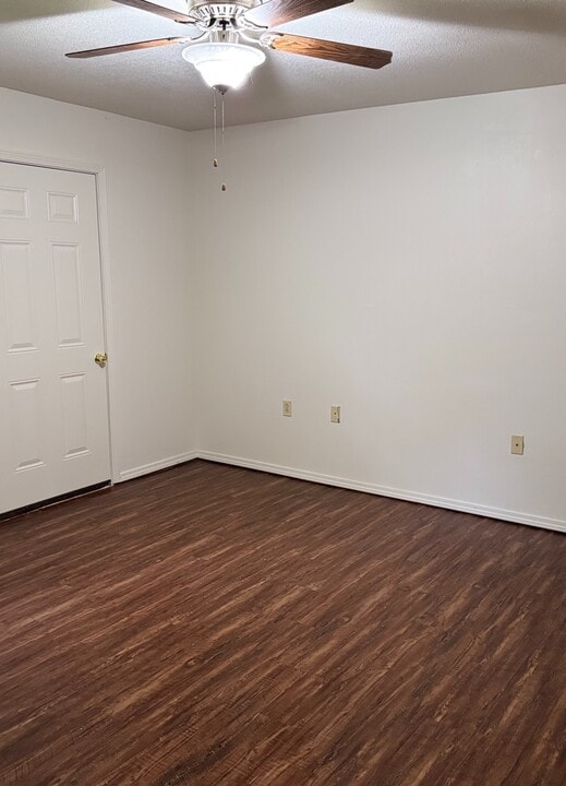 106 B Russell St in Roland, OK - Building Photo