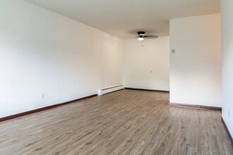 PMM in Madison, WI - Foto de edificio - Building Photo