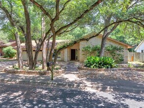 4829 Trail Crest Cir in Austin, TX - Foto de edificio - Building Photo