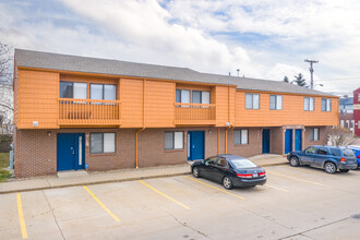 University Townhomes Akron in Akron, OH - Building Photo - Building Photo