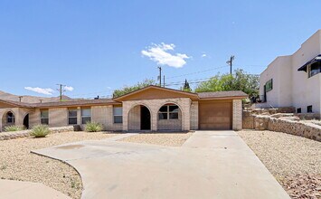 3214 N Stanton St in El Paso, TX - Building Photo - Building Photo