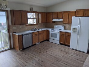 3027 Pleasant St NW, Unit 3027 in North Canton, OH - Foto de edificio - Building Photo