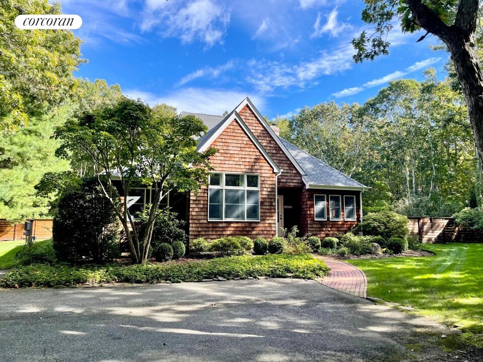 28 Eastview Ct in Sag Harbor, NY - Building Photo