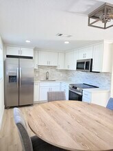 8114 N Newport Ave in Tampa, FL - Foto de edificio - Building Photo