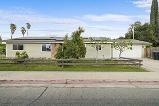 1212 S Demaree St in Visalia, CA - Building Photo