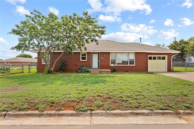 property at 1009 N Illinois St
