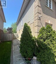 2414 Susquehanna Ct in Oakville, ON - Building Photo - Building Photo