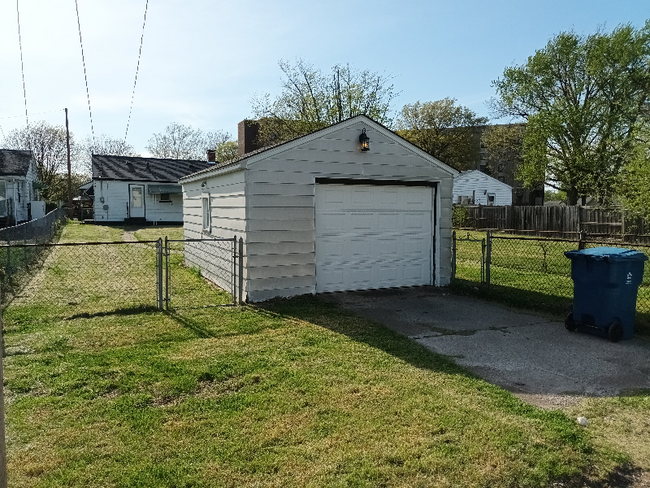 2131 Garfield Ave in Terre Haute, IN - Building Photo - Building Photo