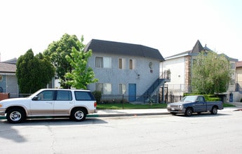 304 E Elmwood Ave in Burbank, CA - Building Photo - Building Photo