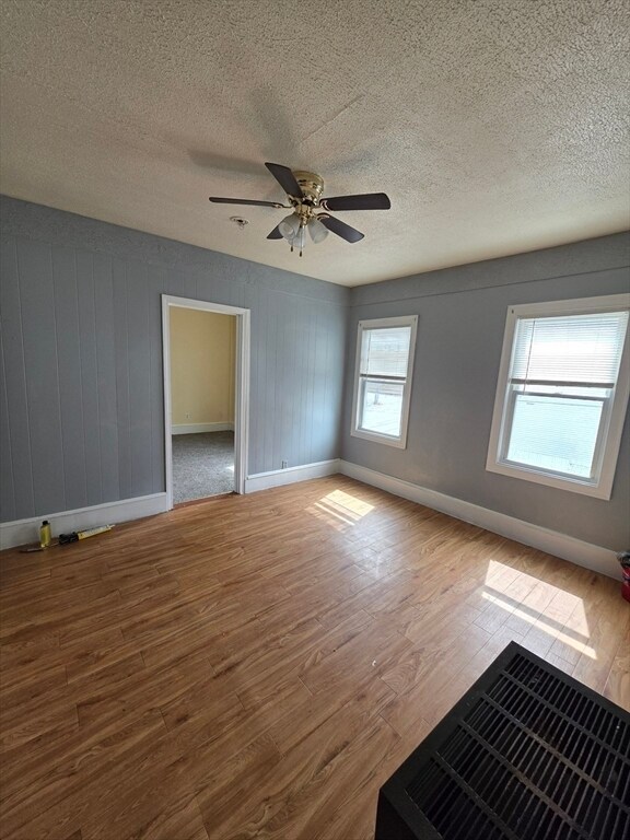 160 Laurel St in Fitchburg, MA - Building Photo - Building Photo