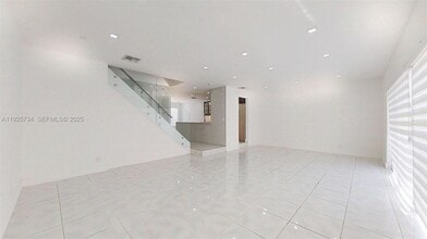 8212 NW 8th Pl in Plantation, FL - Foto de edificio - Building Photo