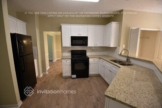 1810 Fairpointe Trce in Stone Mountain, GA - Foto de edificio - Building Photo